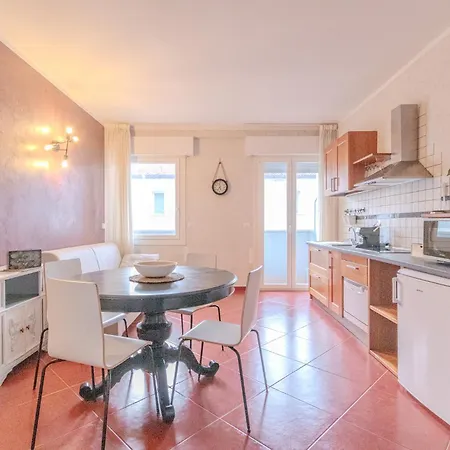 Train Station Apartment *