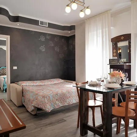 Train Station Apartment *