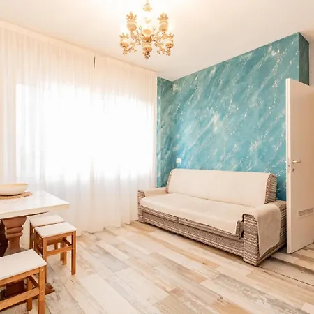 Train Station Apartment *