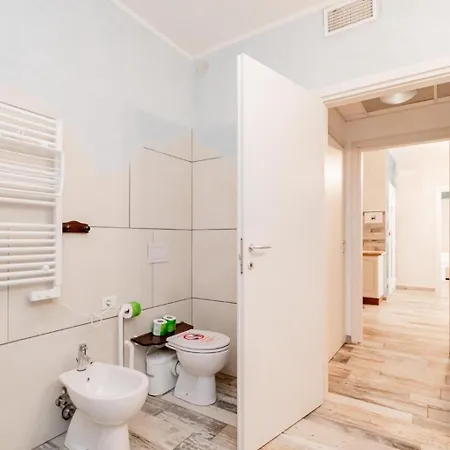 Train Station Apartment *