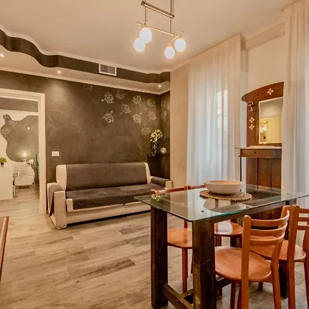 Train Station Apartment *