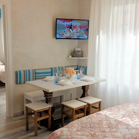 Train Station Apartment *