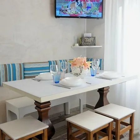Train Station Apartment *