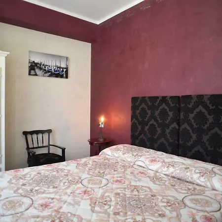 Train Station Apartment *