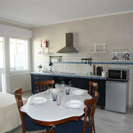 Train Station Apartment *