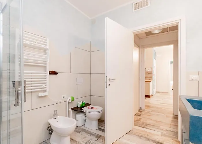 Train Station Apartment *